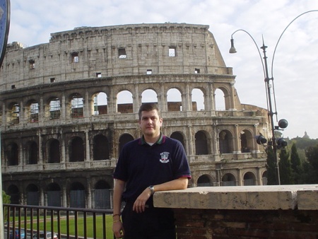 JL Villa conociendo el Coliseo en su pasada Visita a Roma. Fotografía enviada por Jose Luis Villa.