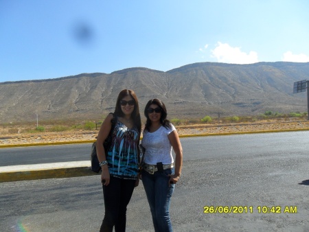 Rumbo a Monterrey! Claudia López y Ruth Aidee Cortes Fotografía enviada por Claudia.