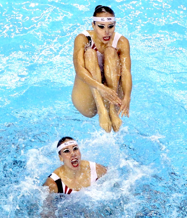 El equipo mexicano de natación sincronizada ejecuta su ejercicio de la rutina libre por equipos de los Campeonatos del Mundo de natación de Shanghái.