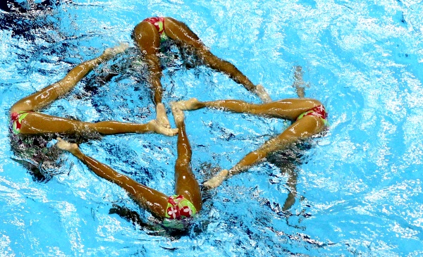 El equipo indonesio de natación sincronizada en el Mundial de natación de Shanghái.