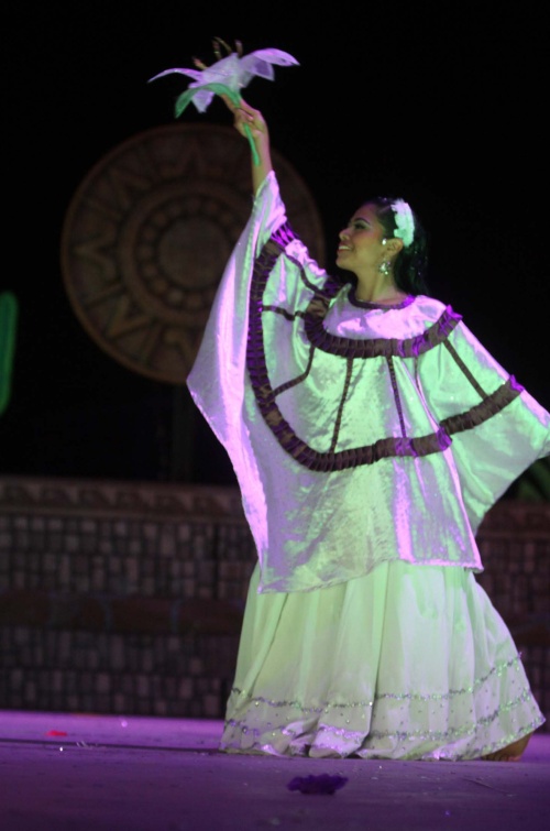 El auditorio Guelaguetza que se localiza al norte de la ciudad de Oaxaca tiene una capacidad para 12 mil personas y este es el primer año que cuenta con una velaría que cubre de las inclemencias del tiempo.