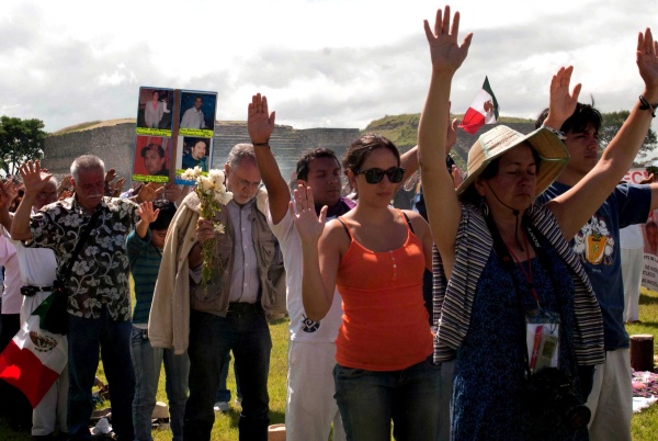 No puede hablarse de 'bajas colaterales' de la guerra contra el narco, aquí se trata de gobiernos que por décadas han usado el aparato gubernamental, las fuerzas públicas, grupos paramilitares y caciques para oprimir, reprimir e intimidar a la población.