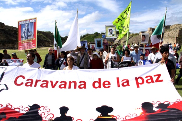 Pueblos indígenas, femenicidios, víctimas de delincuencia organizada y violaciones a derechos humanos son algunos de los temas que se discutirán durante la presencia en Oaxaca de la caravana al sur que encabeza el poeta Javier Sicilia.