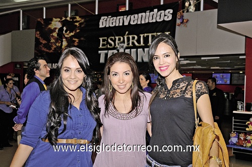 Ingrid Franco, Julieta Ostos y Georgia Beltrán.  Marisol González y Julio González.