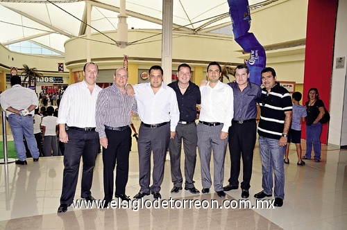 Carlos, César, Ramón, Enrique, Manuel, Jorge y Armando.