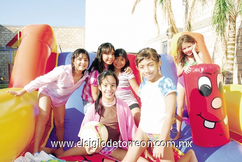 Paola, Paulina, Rocío, Alejandra, Lorena y Marcela.