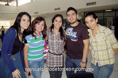 Cynthia, Paty, Claudia, Carlos y Lizeth.