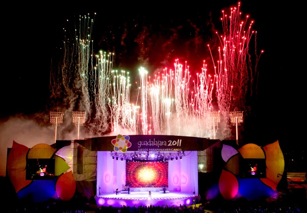 En la parte musical, la cantante veracruzana Yuri se llevó las mejores ovaciones de la noche de inauguración de Parapanamericanos, luego de poner a cantar y bailar a atletas, dirigentes del deporte y espectadores con un amplio repertorio de éxitos.