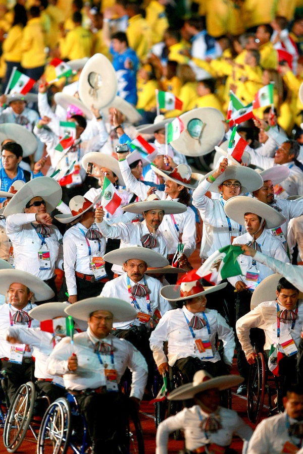 Los enmascarados, charros y adelitas se robaron el show.