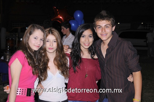 Lucía, Nicole, Caro y Luis Fernando.