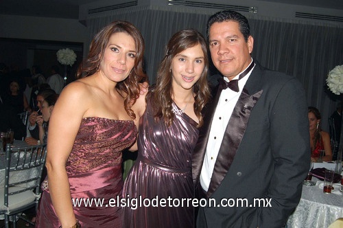 Mónica, Valeria y Alberto.