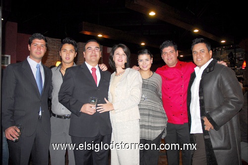 Deneb, Lily, Brenda, Marlenne y Margarita. Miguel, Toño, Fernando, Tere, Mariana, Fer y Juan.