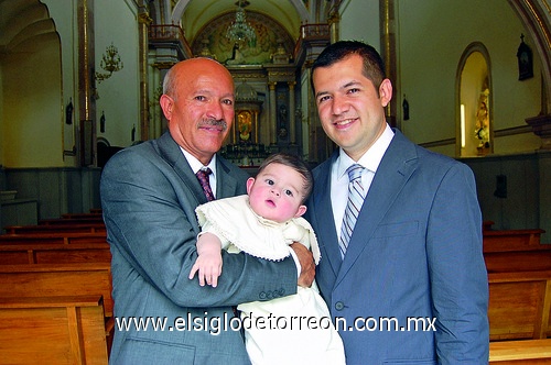 Miguel Ángel Alonso Salas, Miguel Ángel Alonso Hernández y Miguel Alonso Alfaro, el día que recibió las aguas bautismales.