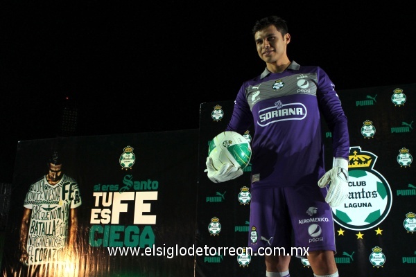 La presentación del nuevo jersey del equipo verdiblanco tuvo lugar en las instalaciones del Territorio Santos Laguna.