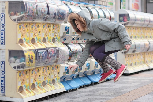 Esta chica de tan sólo 20 años, se fotografía asi misma levitando.