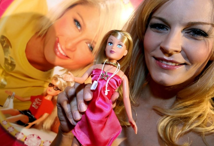 Paris Hilton diseñó una Barbie educativa.