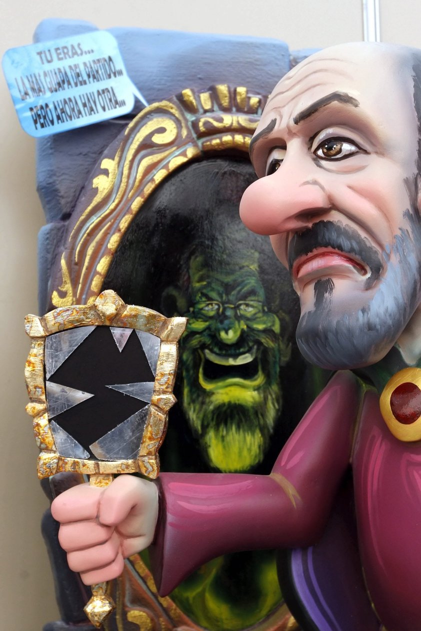 Un ninot representando a Alfredo Pérez Rubalcaba frente a Mariano Rajoy estará presente en la exposición del Ninot que se inaugura mañana, como prólogo a las Fallas de Valencia 2012.