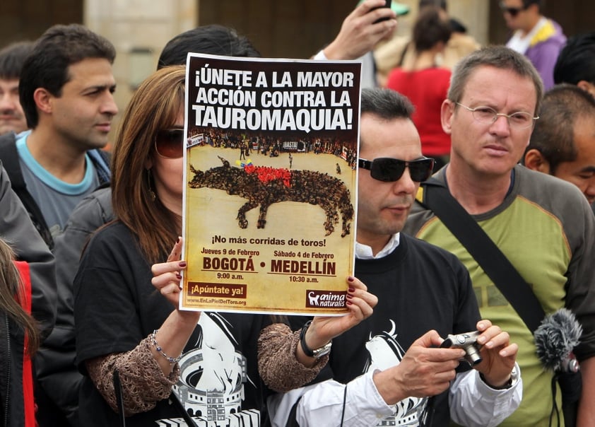 Varias personas fueron testigos del acto de protesta.