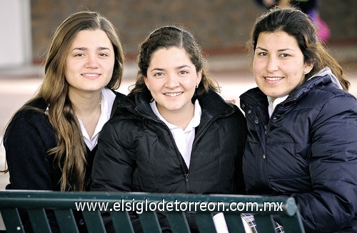 13012012 Jaqueline, Ana Luisa y Ana Cris.  Claudia, Fer y Ana Paula.  Marifer, Renata y Daniela.  Natalia, Valeria y Allison.  Marisela, Maite, Michelle y Ana María.  Isabella, Eloísa y Valeria.