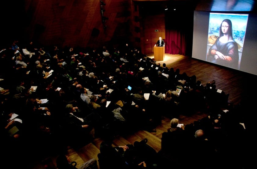 En rueda de prensa en el Museo del Prado, la investigadora del gabinete de Documentación Técnica del Museo del Prado, Ana González Mozo y la restauradora de pintura del Museo del Prado, Almudena Sánchez explicaron el proceso de la copia de la Gioconda del Museo del Prado.