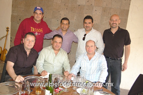 27012012 Carlos San Miguel junto a sus amigos Germán Ramírez,  José León Salazar, Fernando Cepeda, Daniel Díaz Flores, David Rodríguez y Pepe Campos.  Amigos lo festejan  Carlos San Miguel  Alfredo Murra, Tele Fernández, Michel Peña, Jorge Chairez, Armando Vela, Ramón Franco y César de la Garza.  Carlos San Miguel junto a sus amigos Pepe Gámez, Miguel Murra, Javier Villarreal, Fernando Marroquín, Óscar Villarreal, Fernando Estrada, Geri Fernández, Jorge Bujdud y Víctor Ramos.