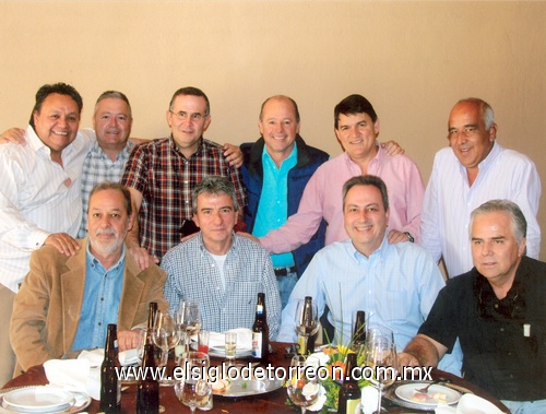 27012012 Carlos San Miguel junto a sus amigos Germán Ramírez,  José León Salazar, Fernando Cepeda, Daniel Díaz Flores, David Rodríguez y Pepe Campos.  Amigos lo festejan  Carlos San Miguel  Alfredo Murra, Tele Fernández, Michel Peña, Jorge Chairez, Armando Vela, Ramón Franco y César de la Garza.  Carlos San Miguel junto a sus amigos Pepe Gámez, Miguel Murra, Javier Villarreal, Fernando Marroquín, Óscar Villarreal, Fernando Estrada, Geri Fernández, Jorge Bujdud y Víctor Ramos.