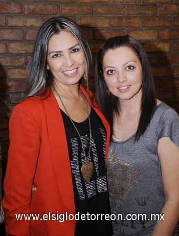 27012012 Claudia González y Claudia Serna.  Cumpleaños de Gina Acosta Celebra junto a un grupo de amigas  Liliana Rodríguez y Mónica Martínez.  Mónica Martínez, Inglaterra Esparza, Kenia Herrera, Martha Soto, Gina Acosta, Evelin Rivera, Paty Rivera, Claudia González y Claudia Serna.  Paty, Gina y Evelin.