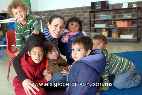 27012012 Valentina y Miss Ana. Peques en clase Gozan de alegre día en el Colegio Inglés José Andrés, Julio y Analía. Felices los pequeños de maternal. Ángeles, Montse, Mariana y Alessa.