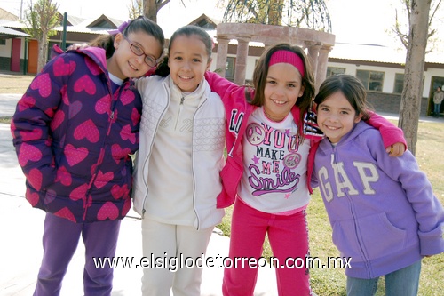 27012012 Sofía, Frida, Paulina y Natalia. Paulina y Lucía.