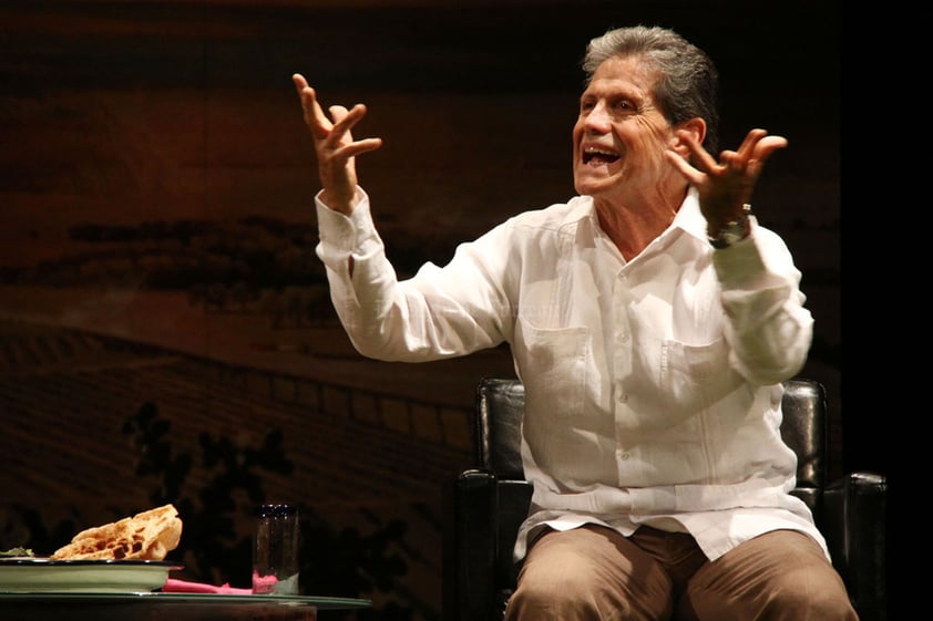 El primer actor Héctor Bonilla se presentó con su puesta en escena "Civilización", durante el Festival Internacional de Teatro "Héctor Azar" en la ciudad de Puebla.