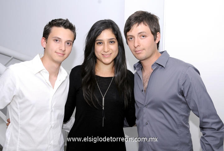 Luis Fernando Serna, Alia Zain e Iván Serna.