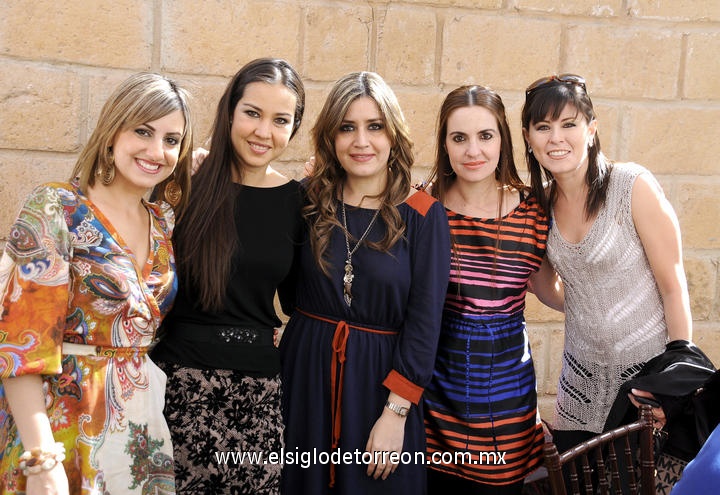 Mirvat Jalil, Claudia Velasco, Laura Orduño, Hiyam Jalil y Chelis Cañedo.