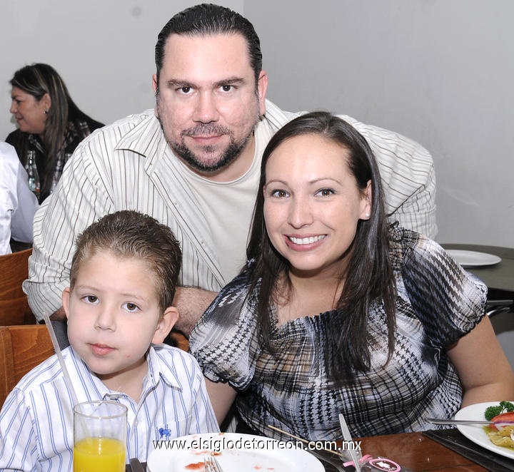 Daniel, Rafael y Claudia Rodríguez.