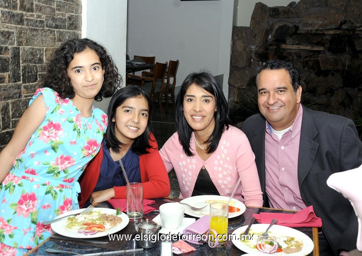 Aranza, Constanza, Diana y Martín.