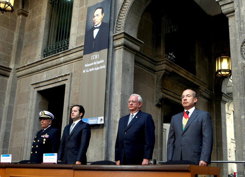 A la ceremonia en Palacio Nacional acudió, además, el presidente de la Suprema Corte de Justicia de la Nación (SCJN), Juan Silva Meza, así como el presidente del Senado, José González Morfín.