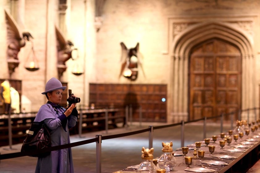 El famoso comedor de Hogwarts puede ser apreciado por los seguidores de  la serie.