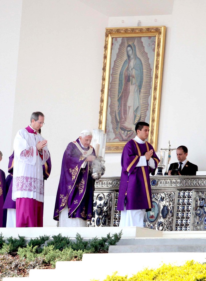 “Pidamos a la Virgen María que nos ayude a purificar nuestro corazón, especialmente ante la cercana celebración de las fiestas de Pascua, para que lleguemos a participar mejor en el misterio salvador de su hijo, tal como ella lo dio a conocer en estas tierras”, dijo.