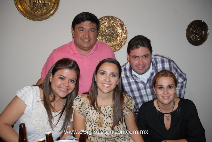 04052012 GERARDO,  Beto Fuente, Denisse, Leticia Gómez y Karla.