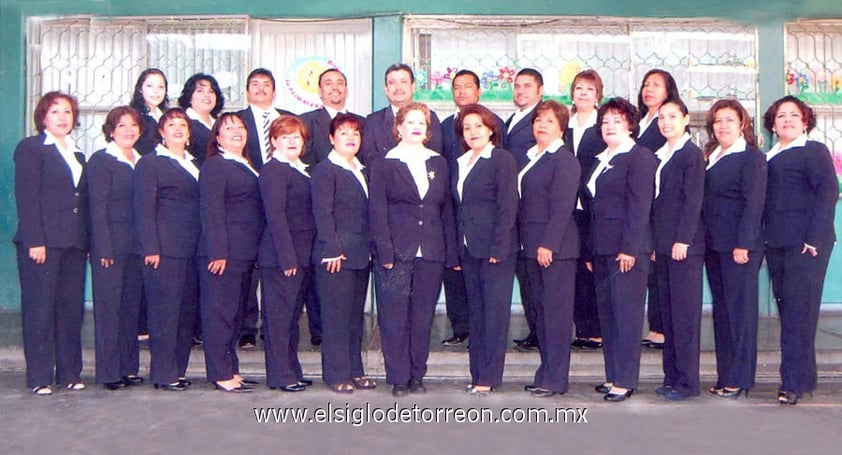 13052012 MAESTROS  de la Escuela Primaria Emilio Carranza de Gómez Palacio, Dgo, en un festejo con motivo de su día: ellos son María Cecilia Guerrero, Miriam Zamarripa, Habbiel Estrada, Ángel Carranza, Rolando Díaz, José Manuel Hernández, Andrés Arreola, María del Rosario González, Oralia Calamaco, María Elena Díaz, Aracely Saucedo, María del Carmen Urquizu, Sandra Luz Fernández, María de la Luz Pérez, Horacia Meraz, Alicia Murga Calvo (directora), Claudia González, Rosa María Sánchez, María Elena Cossío, Rocío Albores, Dolores Rivas y Silvia Delgado.