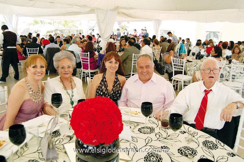 13052012 CECILIA  Dennie, María Eugenia Cuevas, Aideé Haro, Cheto Haro y Mino Haro.