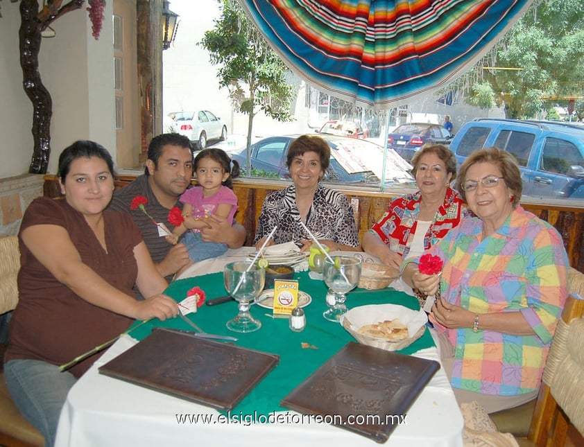 18052012 ALBERTO  SÃ¡enz, Diana PÃ©rez y Magda de PÃ©rez.