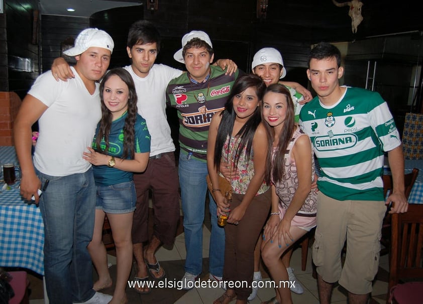 19052012 ANDRéS  Serrano, Carmen Alvarado, Emmanuel Hernández, Pedro Guerrero, Gaby Ibarra, Luis Hernández, Pamela Cuevas y Gerardo Torres.