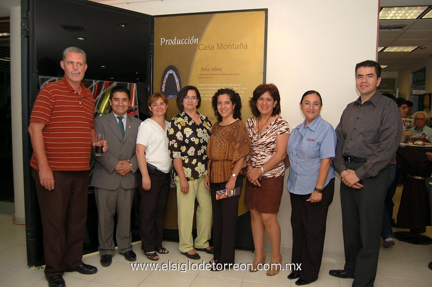 19052012 ALBERTO  Nalda, Samuel Ramírez, Pilar Cantú, Cristina Aguirre, Ceci Macías, Alma López, Rosa María Jaime y Guillermo Vázquez.