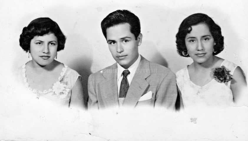 LOS HERMANOS Lily, Armando y Yolanda González Cabral en la década de los 50.