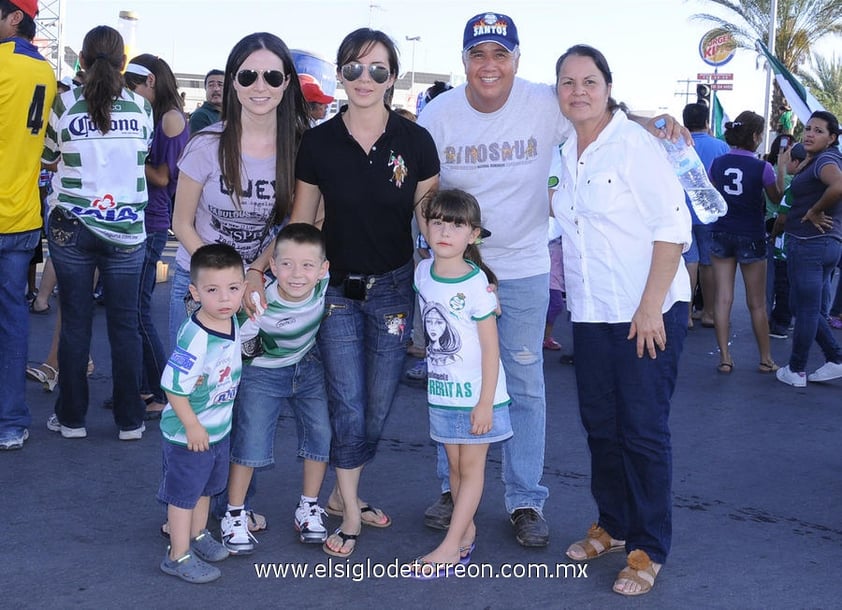 23052012 BIRI , Melina, Jesús, Rosy, Marcelo, Mauricio y Camila.