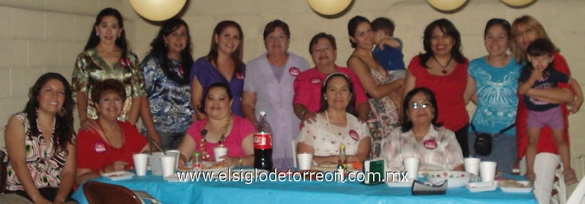 20052012 GRUPO  de amigas festejando el Día de las Madres, como anfitriona Gaby de Becerril.