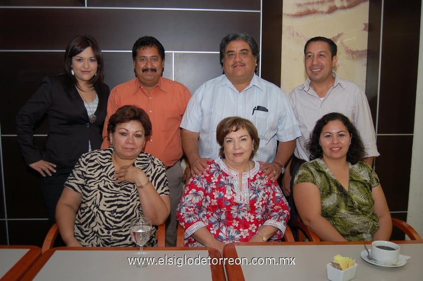 28052012 VERóNICA,  Arnoldo, Javier, Óscar, Ruth, Gris y Citlali.