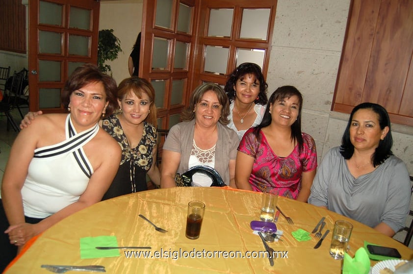 25052012 VERO , Norma, Angélica, Eva, Isabel y Coco; disfrutaron de agradable convivio.