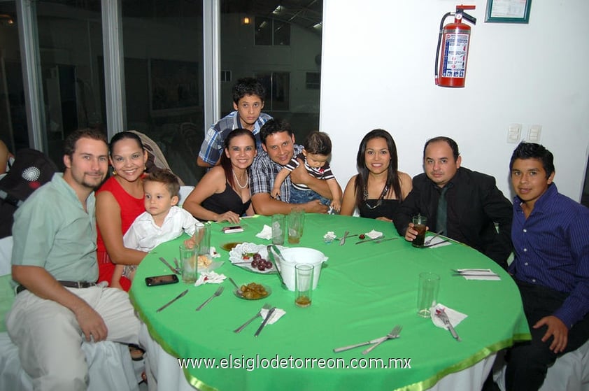 25052012 RICARDO , Sheila, Santiago, Cheryl, Michell, Ricardo, Diego, Yoyis, Jorge y Memo.