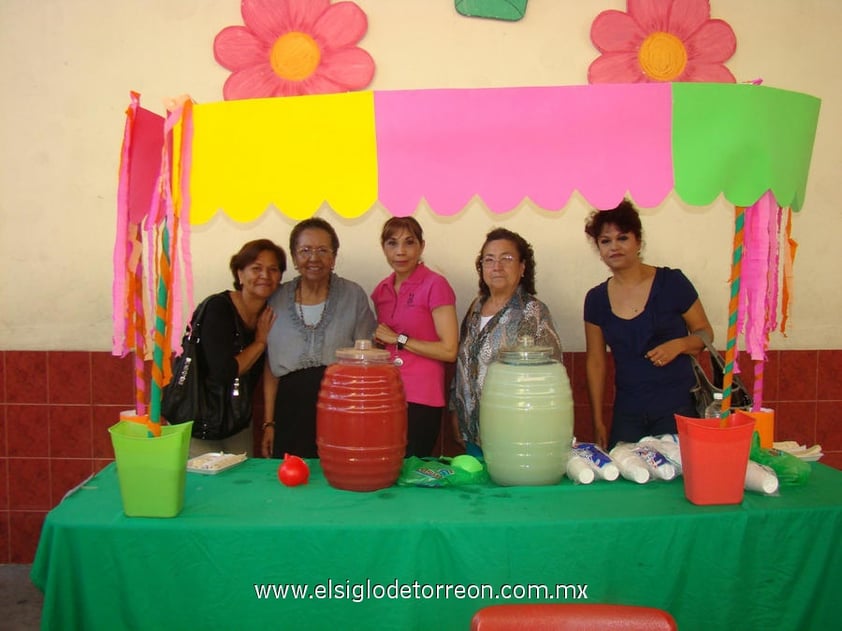 31052012 LOLITA  Milán, Josefina Wong, Maribel Delgadillo, Martha Azpilcueta y Mayela León.